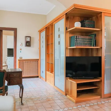 דירה Doriana's House With Garden & Parking *