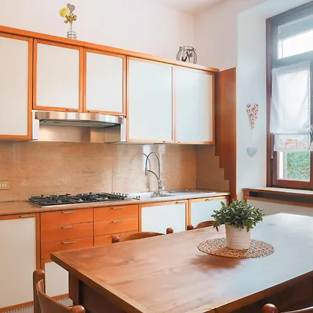 Doriana's House With Garden & Parking Apartment